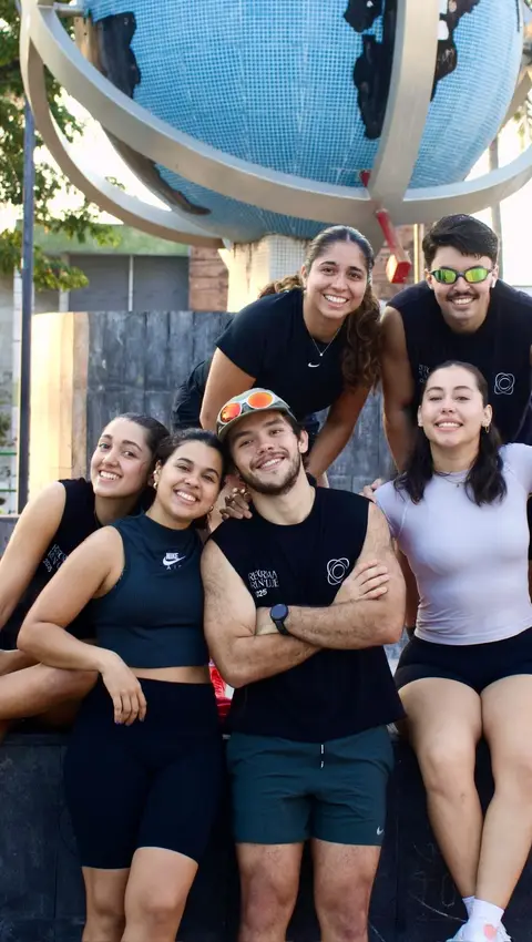 Cartel del evento «Creas con tus amigos una comunidad runner», publicado el 20 de diciembre de 2025.